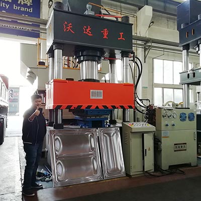 400噸不銹鋼水箱板拉伸液壓機(jī)