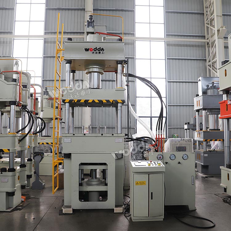 200噸三梁四柱液壓機(jī) 200噸三梁四柱液壓機(jī)