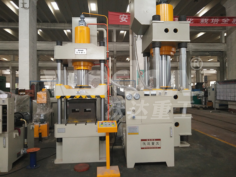 四柱液壓機(jī) 四柱液壓機(jī)