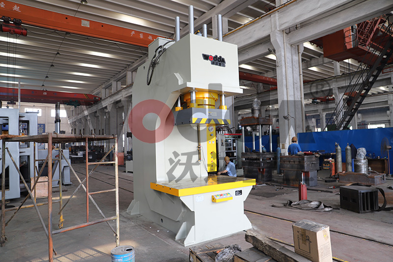 315噸單柱液壓機(jī) 315噸單柱液壓機(jī)