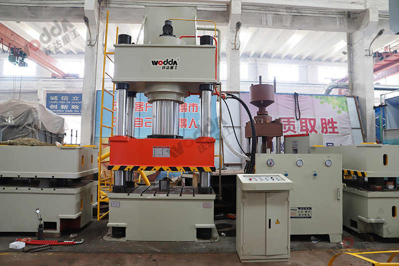 630噸三梁四柱液壓機 630噸三梁四柱液壓機