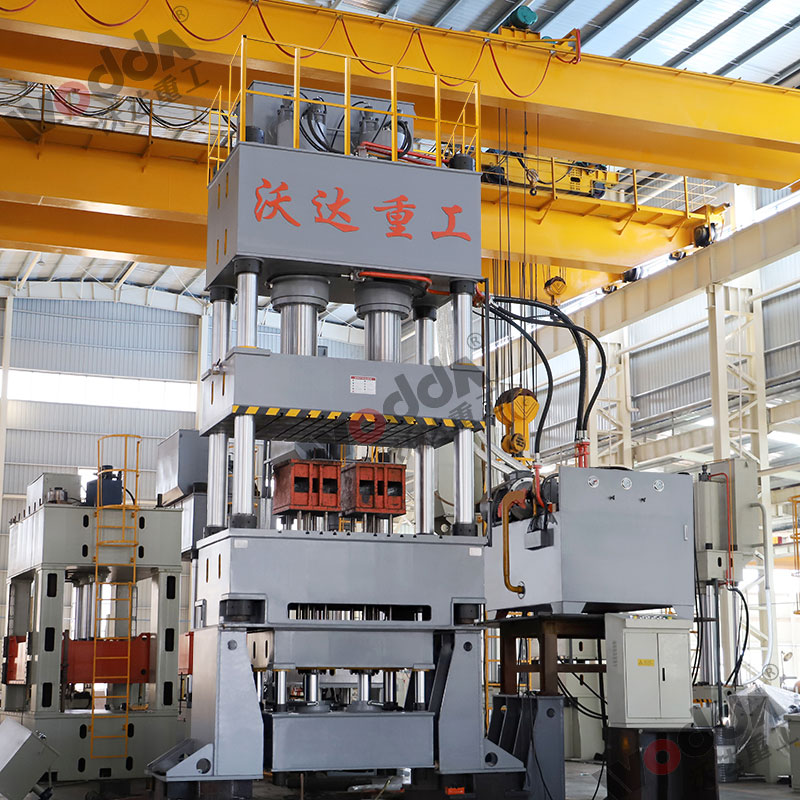 1000噸拉伸液壓機(jī) 1000噸拉伸液壓機(jī)