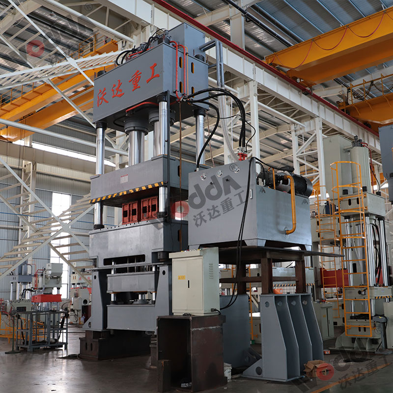 1000噸拉伸液壓機(jī) 1000噸拉伸液壓機(jī)