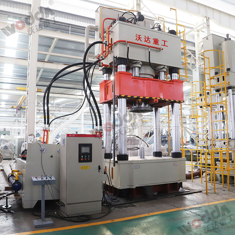 800噸三梁四柱液壓機(jī) 800噸三梁四柱液壓機(jī)