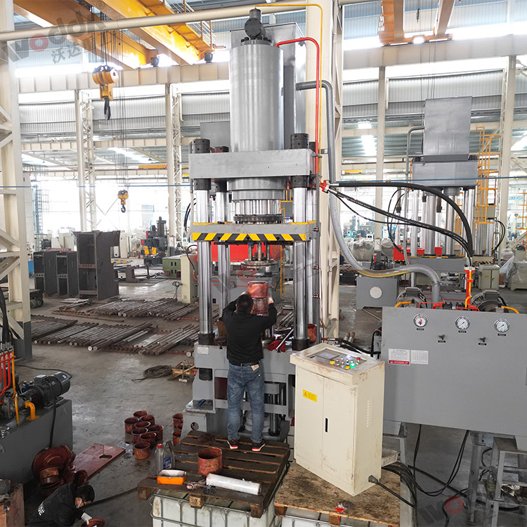 500噸冷泵紫銅內(nèi)膽深拉伸液壓機(jī) 500噸冷泵紫銅內(nèi)膽深拉伸液壓機(jī)