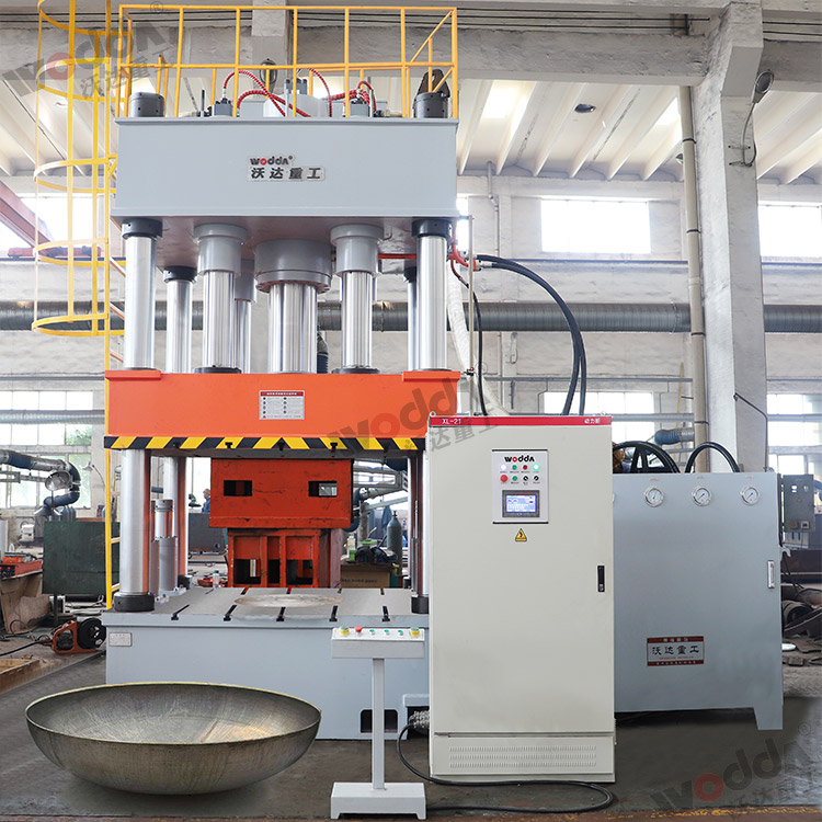 630噸封頭液壓機(圖1).jpg 630噸封頭液壓機(圖1).jpg