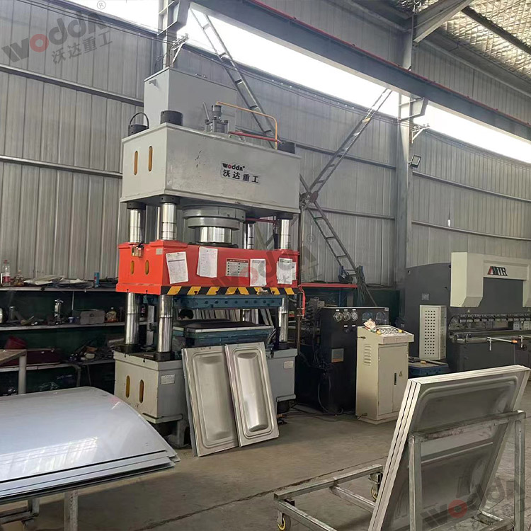 拉伸不銹鋼水箱液壓機(jī) 拉伸不銹鋼水箱液壓機(jī)