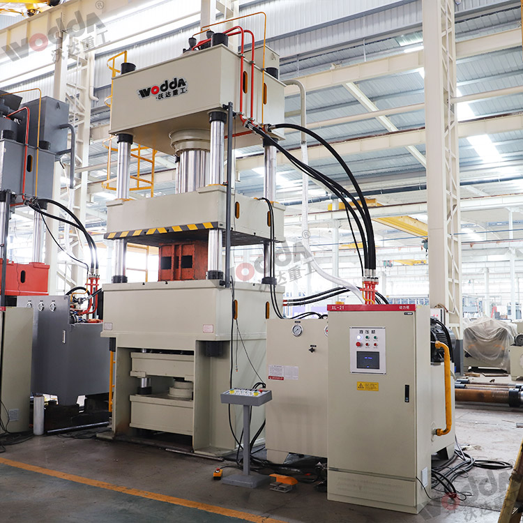 500噸多頂桿拉伸液壓機(jī)(圖2) 500噸多頂桿拉伸液壓機(jī)(圖2)