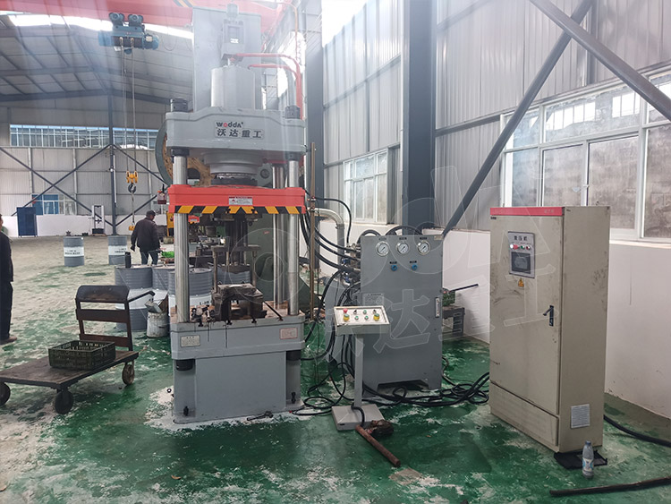 200噸封頭拉伸液壓機(圖3) 200噸封頭拉伸液壓機(圖3)