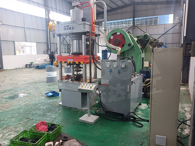 200噸封頭拉伸液壓機(圖2) 200噸封頭拉伸液壓機(圖2)