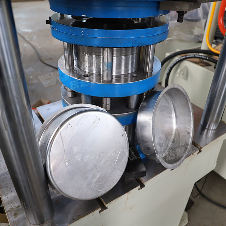 100噸四柱拉伸液壓機(jī)(模具) 100噸四柱拉伸液壓機(jī)(模具)