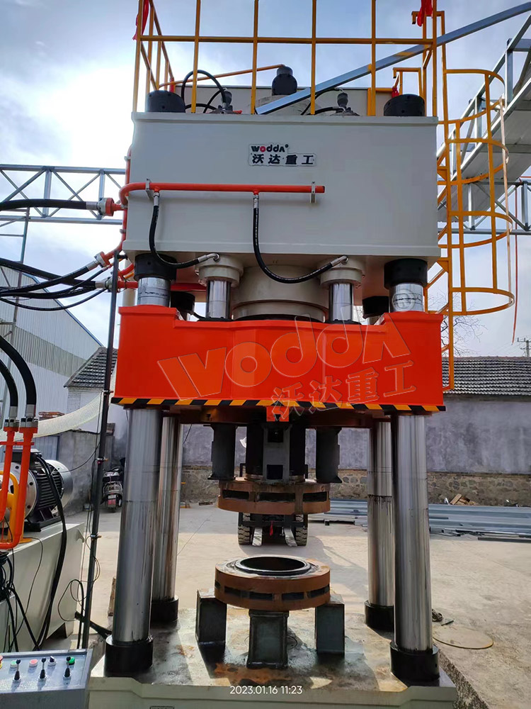 800噸封頭拉伸液壓機(jī) 800噸封頭拉伸液壓機(jī)