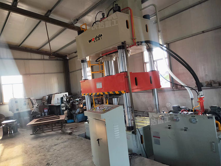 400噸金屬制品成型液壓機(jī) 400噸金屬制品成型液壓機(jī)