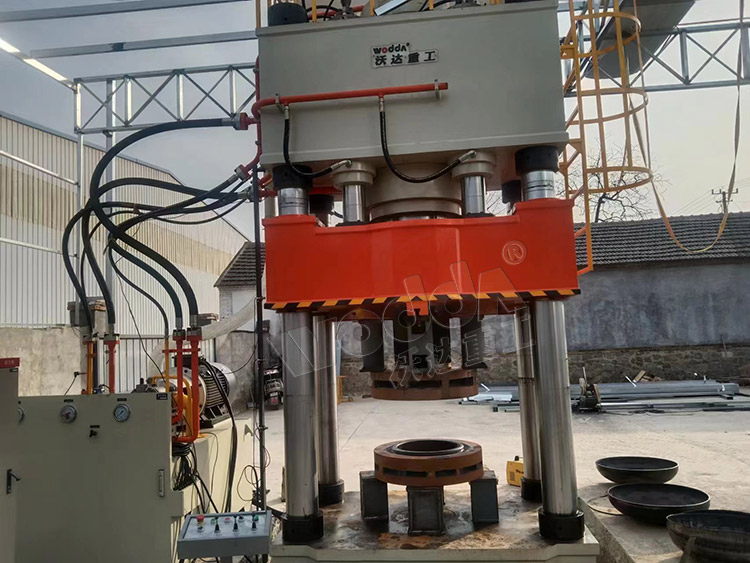 800噸封頭沖壓機(jī) 800噸封頭沖壓機(jī)