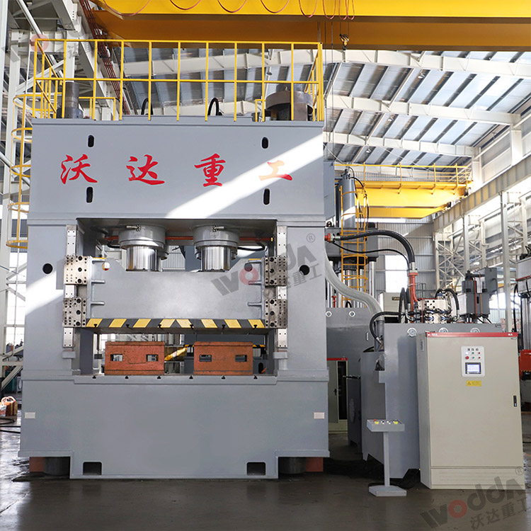 2000噸框架式液壓機(jī) 2000噸框架式液壓機(jī)