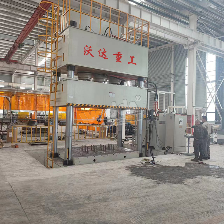 1000噸四柱液壓機(jī)安裝現(xiàn)場(chǎng) 1000噸四柱液壓機(jī)安裝現(xiàn)場(chǎng)