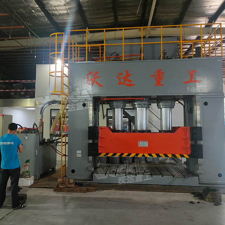 1000噸薄板拉伸液壓機(jī) 1000噸薄板拉伸液壓機(jī)