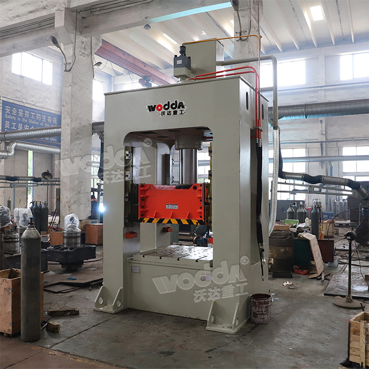 200噸框架式薄板拉伸機(jī) 200噸框架式薄板拉伸機(jī)