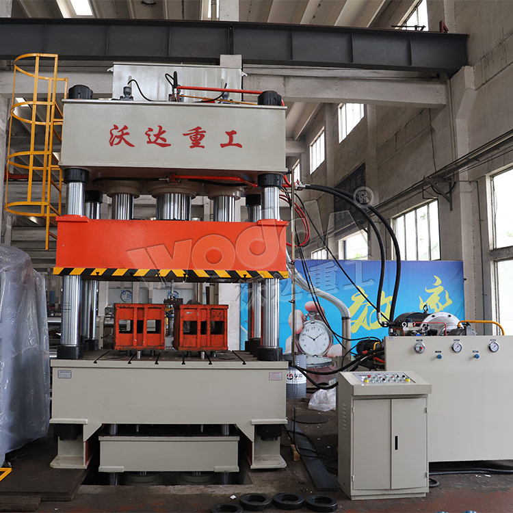 800噸汽車(chē)配件拉伸液壓機(jī)(四柱式) 800噸汽車(chē)配件拉伸液壓機(jī)(四柱式)