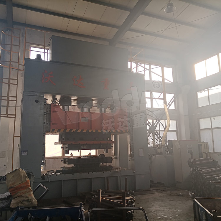 1000噸汽車(chē)配件拉伸液壓機(jī)(框架式) 1000噸汽車(chē)配件拉伸液壓機(jī)(框架式)