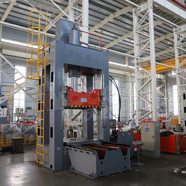 315噸框架式液壓機(jī)車間現(xiàn)貨 315噸框架式液壓機(jī)車間現(xiàn)貨