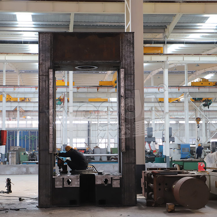315噸框架壓力機(jī)車間加工現(xiàn)場 315噸框架壓力機(jī)車間加工現(xiàn)場