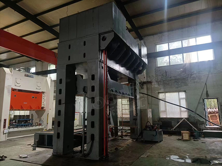 630噸框架式拉伸液壓機(jī) 630噸框架式拉伸液壓機(jī)