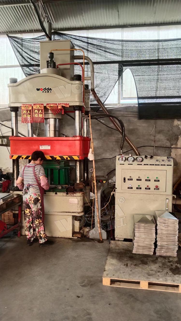 下頂缸式200噸拉伸機 下頂缸式200噸拉伸機