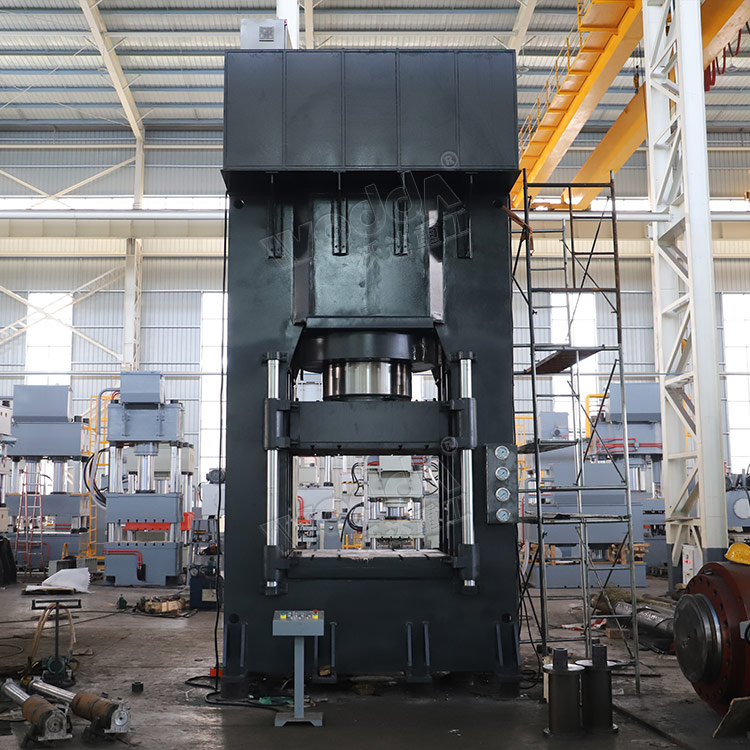 1800噸框架式液壓機.jpg 1800噸框架式液壓機.jpg