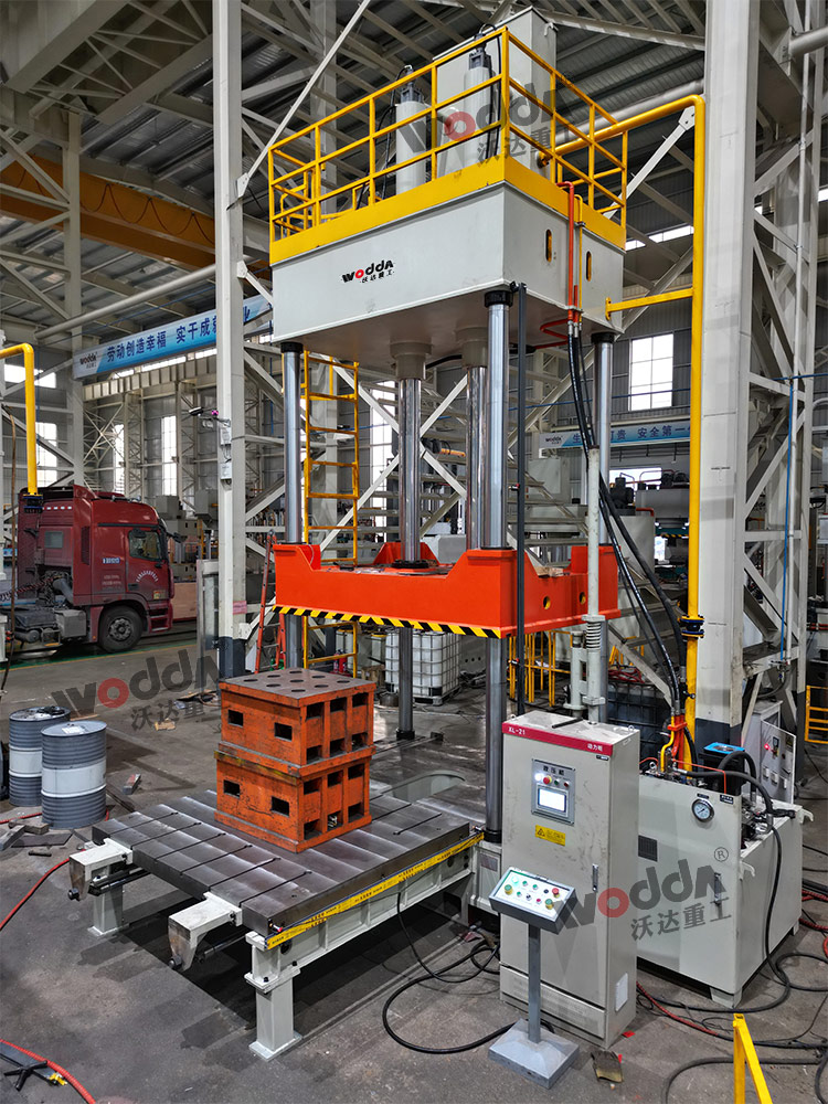 200噸四柱液壓機(jī) 200噸四柱液壓機(jī)