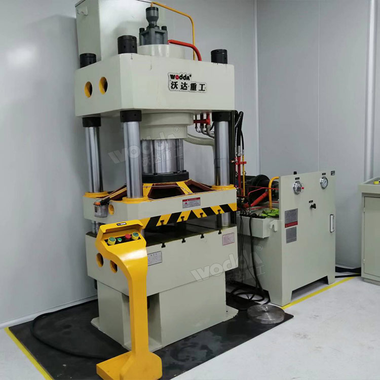 160噸四柱三梁液壓機(jī) 160噸四柱三梁液壓機(jī)