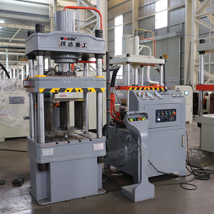 100噸三梁四柱液壓機(jī) 100噸三梁四柱液壓機(jī)