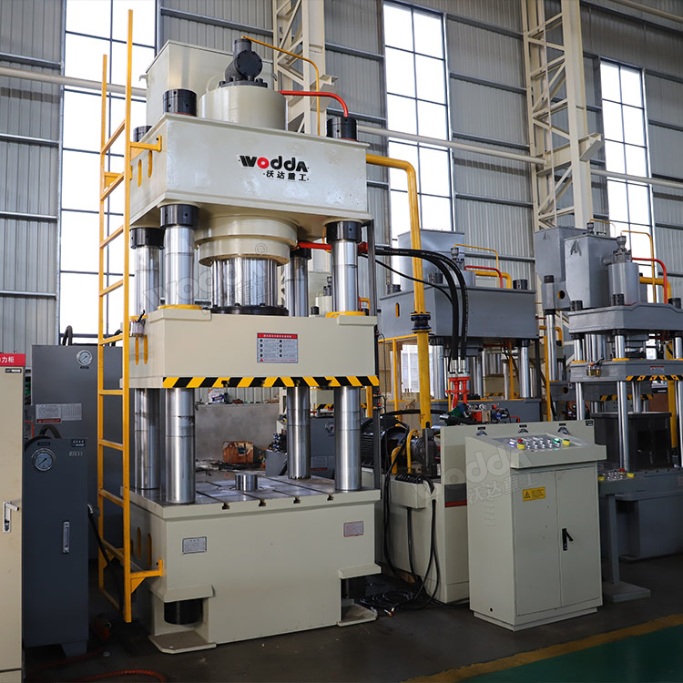 500噸四柱三梁液壓機(jī) 500噸四柱三梁液壓機(jī)