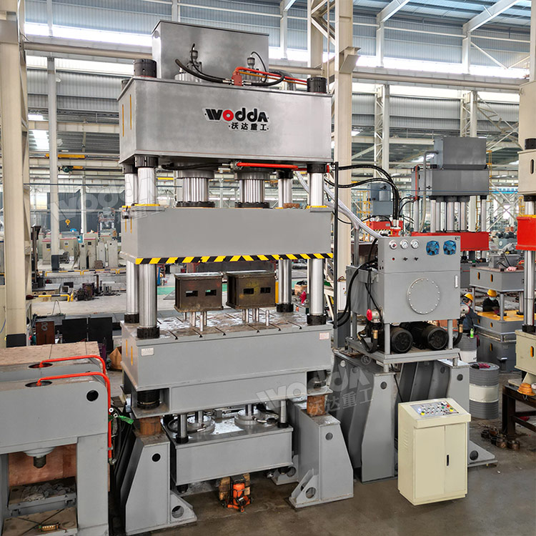 630噸四柱拉伸液壓機(jī)(液壓墊) 630噸四柱拉伸液壓機(jī)(液壓墊)