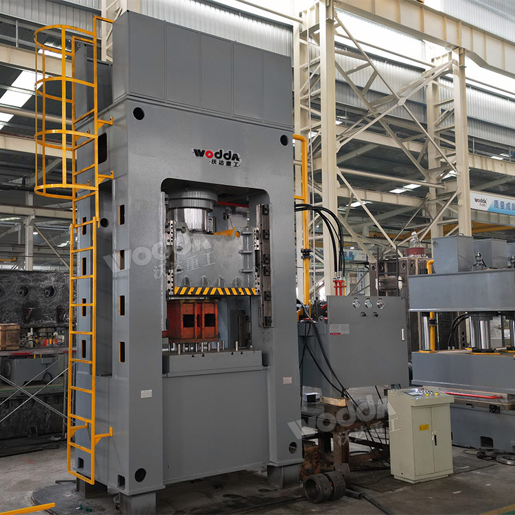 630噸框架式拉伸液壓機(jī) 630噸框架式拉伸液壓機(jī)