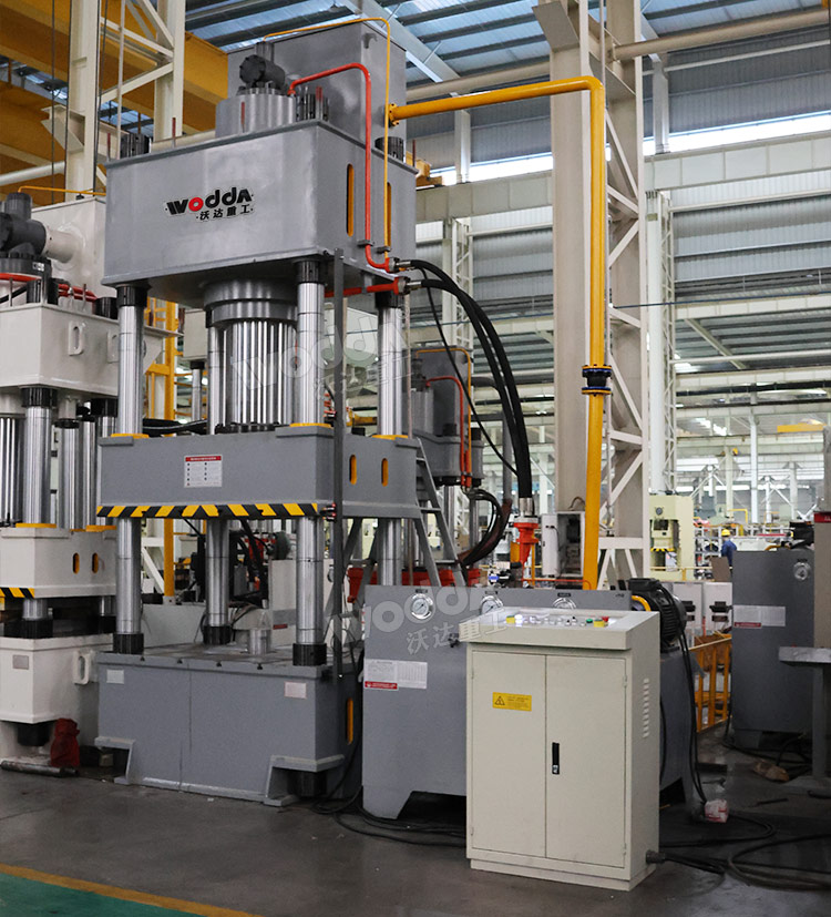 500噸三梁四柱液壓機(jī) 500噸三梁四柱液壓機(jī)