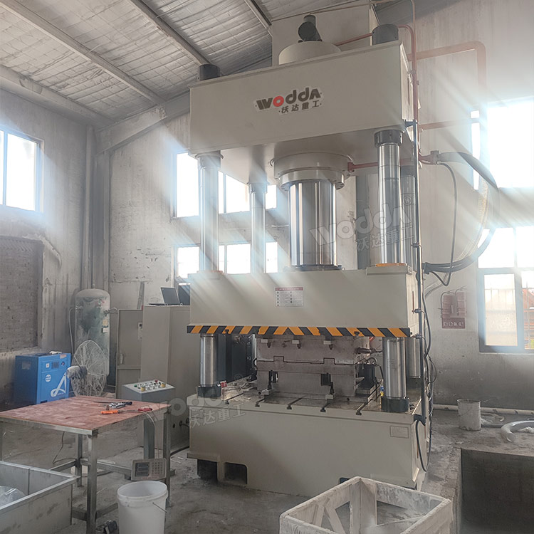 石英石水槽液壓機客戶現(xiàn)場 石英石水槽液壓機客戶現(xiàn)場