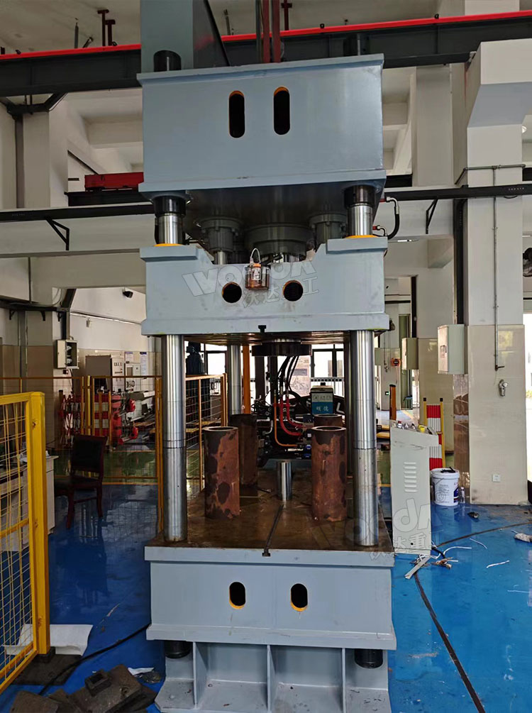 250噸三梁四柱液壓機(jī) 250噸三梁四柱液壓機(jī)