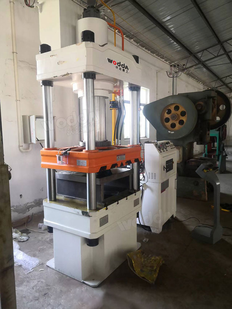 200噸四柱拉伸液壓機 200噸四柱拉伸液壓機