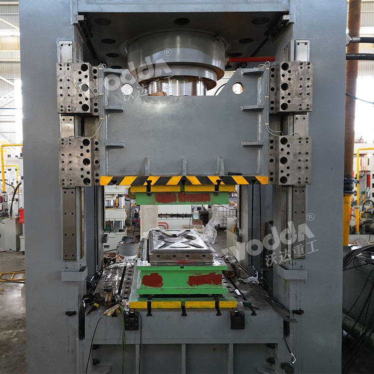 BDF水箱板液壓機(jī)車間試機(jī) BDF水箱板液壓機(jī)車間試機(jī)