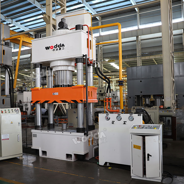 630噸汽車零部件拉伸液壓機(jī) 630噸汽車零部件拉伸液壓機(jī)