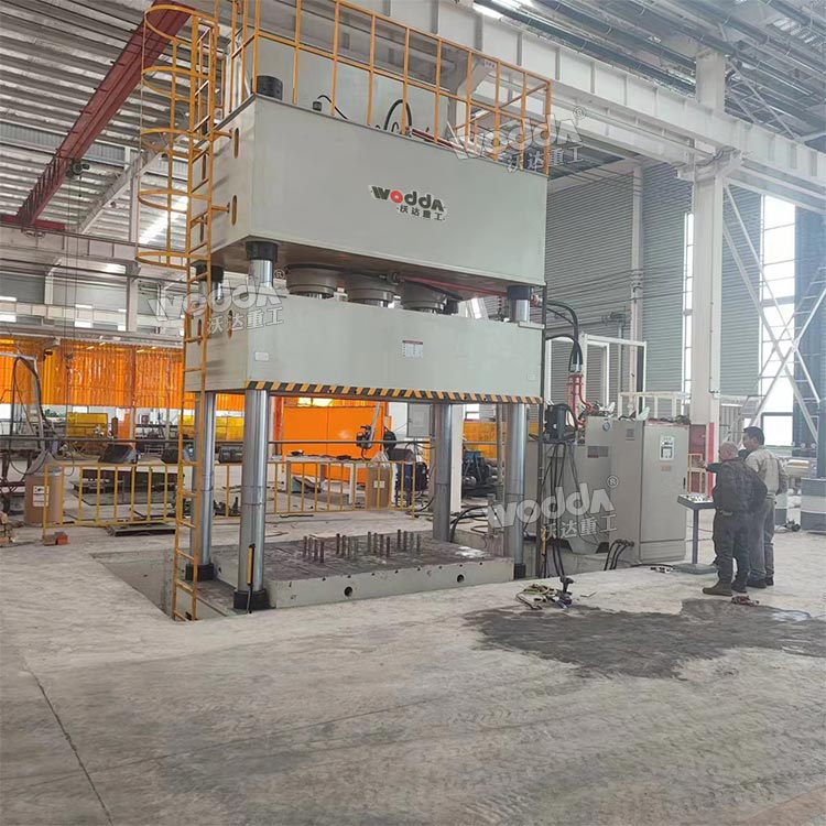 1000噸四柱拉伸液壓機(jī) 1000噸四柱拉伸液壓機(jī)