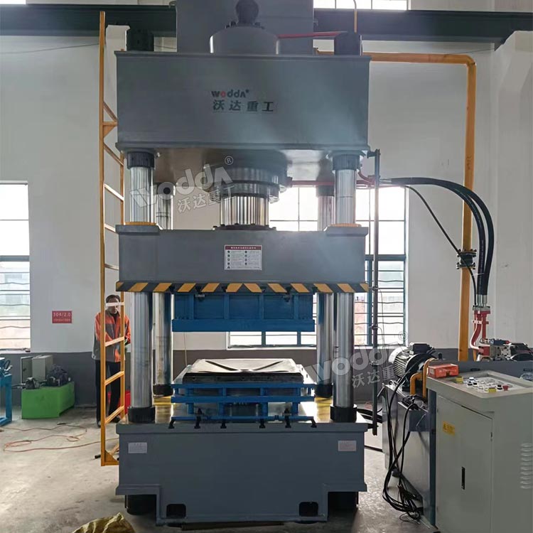 不銹鋼水箱拉伸液壓機現(xiàn)場 不銹鋼水箱拉伸液壓機現(xiàn)場