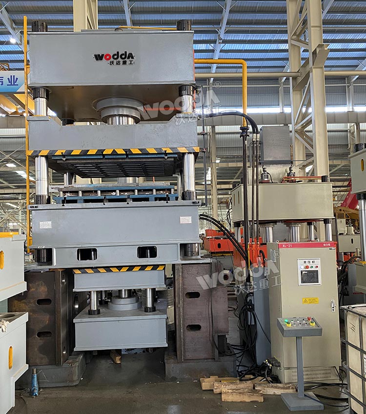 400噸三梁四柱液壓機(jī)(液壓墊) 400噸三梁四柱液壓機(jī)(液壓墊)