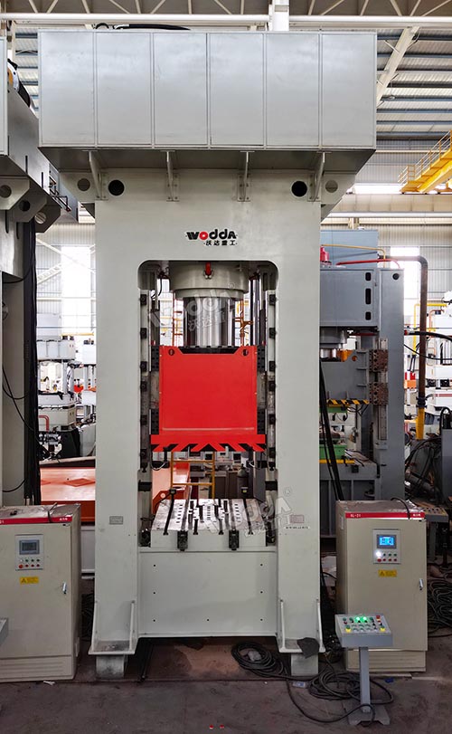 1000噸框架式液壓機(jī) 1000噸框架式液壓機(jī)